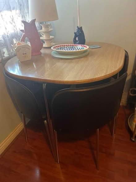 Photo of free Dining table 4x chairs (Sidcup DA14) #1