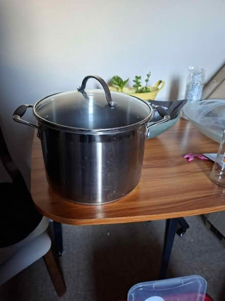 Photo of free 7L heavy base aluminium saucepan (Henley-on-Thames RG9) #1