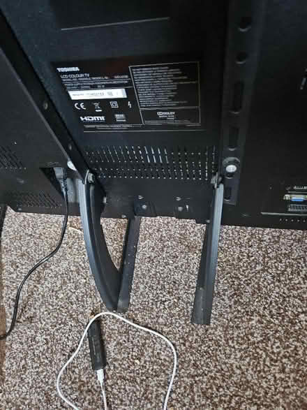 Photo of free Toshiba 32 inch tv (Smiths Estate OX28) #2