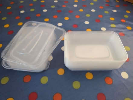 Photo of free 10 plastic food containers and lids (Chalker's Corner TW9) #1