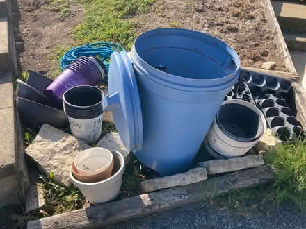Photo of free LOTS of plant pots (Downers Grove, south side) #1