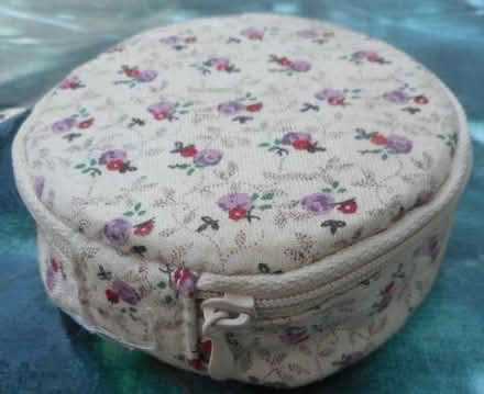 Photo of free sewing kit (East Croydon CR0) #2