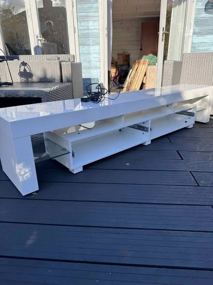 Photo of free White Tv Stand (SG5) #3