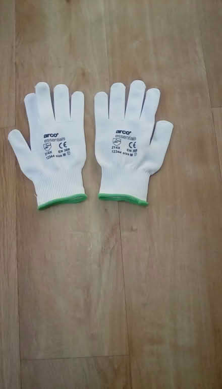 Photo of free White grip gloves (Priorslee TF2) #2
