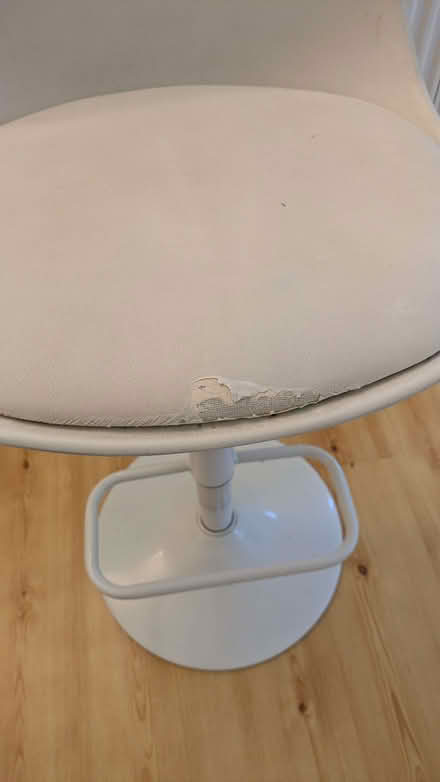 Photo of free White bar stool (Abingdon-on-Thames OX14) #2