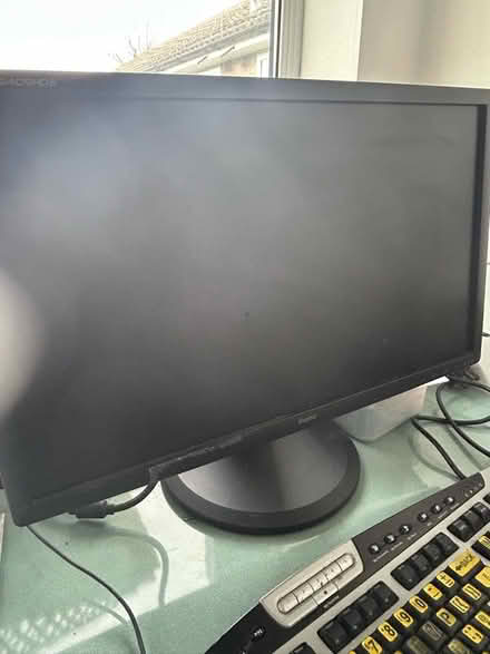 Photo of free Monitor and keyboard (windsor-maidenhead-freegle CGA SL4) #1