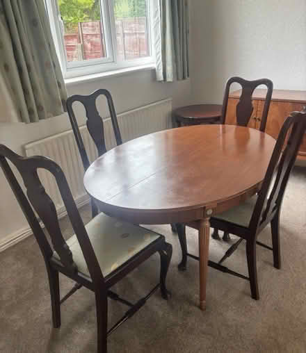 Photo of free Extending dining table (BL2) #1