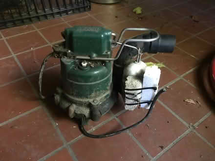 Photo of free Working Sump Pump (La Crescenta) #2