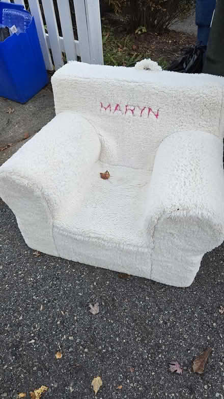 Photo of free Curb alert: fluffy kid's chair (near Forest Glen Metro) #1