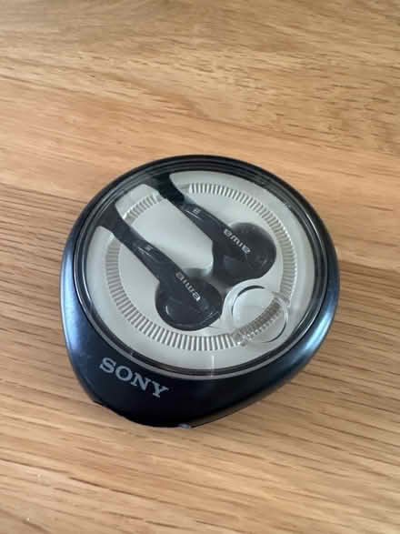 Photo of free Headphones in case (CW2 6) #2