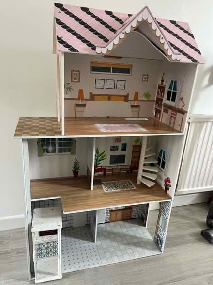 Photo of free Dollhouse (didsbury) #1