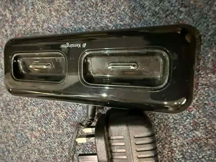 Photo of free Dual Charging dock for early ipod or iphone (The Hockering GU22) #2