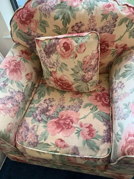 Photo of free Single seater Floral chair (Round Spinney) #1