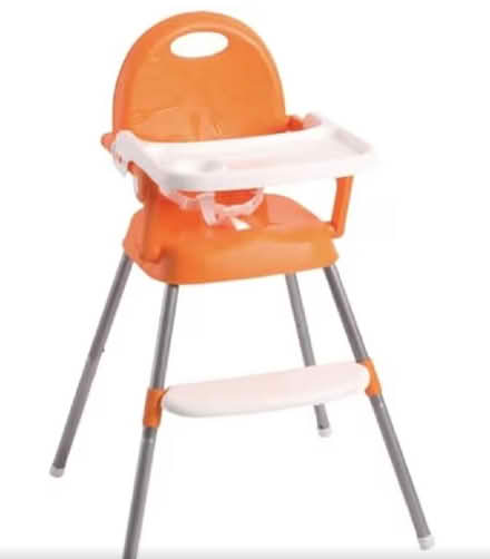 Photo of Highchair ..basic plastic (Llandrindod LD1) #1