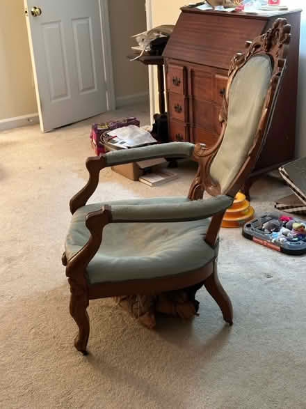Photo of free Antique Victorian Gentleman’s Chair (Ashburn Farm) #2