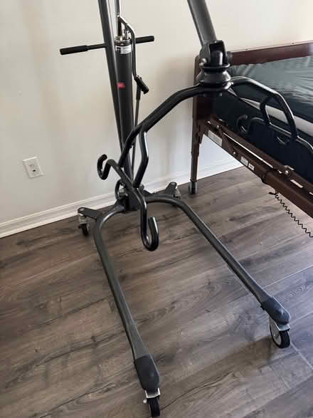 Photo of free Manual Hoyer Lift (32828) #3