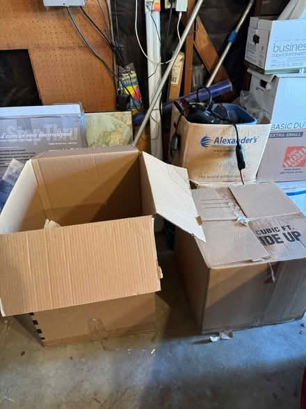 Photo of free Wardrobe box and packing paper (Fremont/85) #2