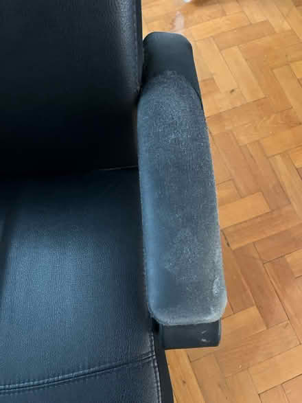 Photo of free Rolling desk chair (Nw31tj) #2