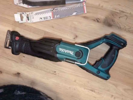 Photo of free Makita 18 Volt Reciprocating Saw *USES OLD STYLE BATTERIES* (CT2) #1