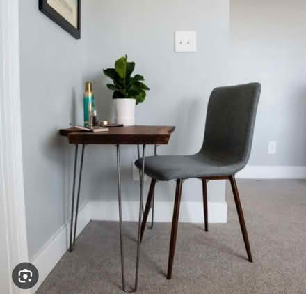 Photo of Small desk and chair (Reddish SK5) #1