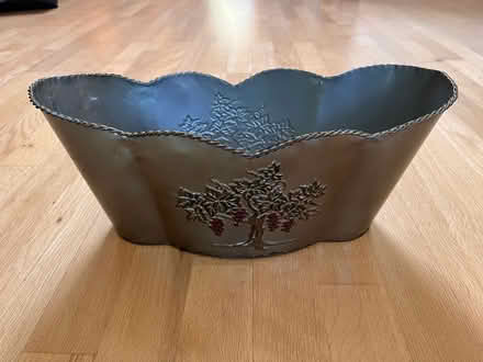 Photo of free Empty metal gift wine basket (Harlem - 119th Street) #1