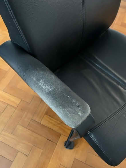 Photo of free Rolling desk chair (Nw31tj) #3