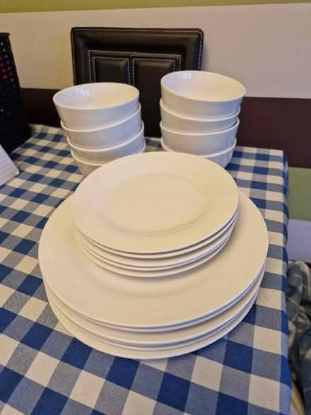 Photo of free White Dinner Set (Chaddesden DE21) #1