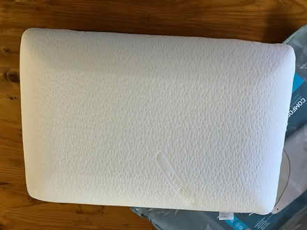 Photo of free Tontine Coolmax pillow (Dulwich Hill) #2
