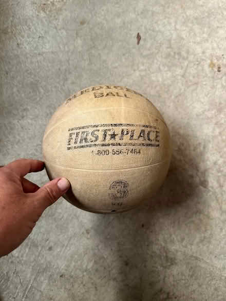 Photo of free Medicine ball, 3 kg (Redwood City near Sequoia Hosp) #1