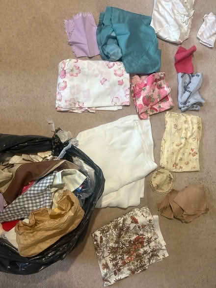 Photo of free Mixed fabrics (Hp6 6bt) #1