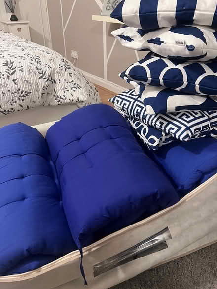 Photo of free Nearly new garden cushions (Slade green erith kent DA8) #1
