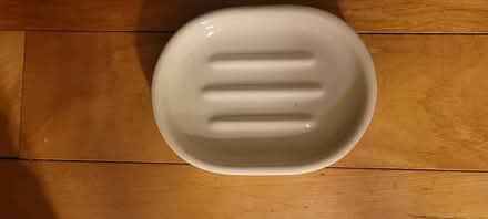 Photo of free rubber bathmat and soap dish (131 Wesley Avenue) #2