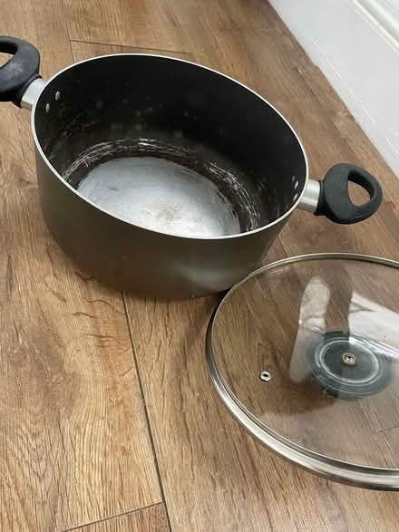 Photo of free pans and pot (Bushey) #4