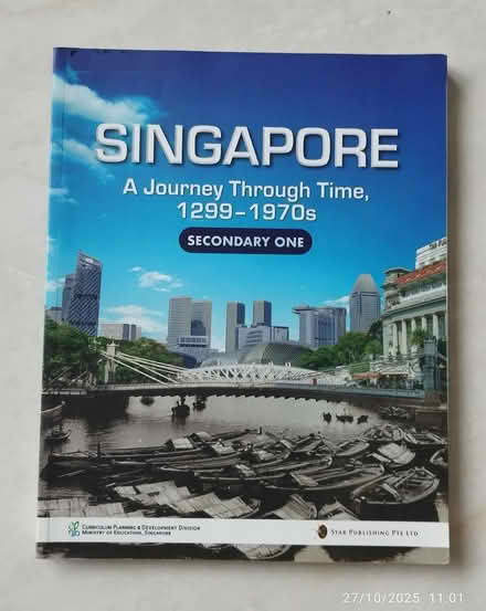 Photo of free Sec 1 history textbook + guide book (Tpy) #1