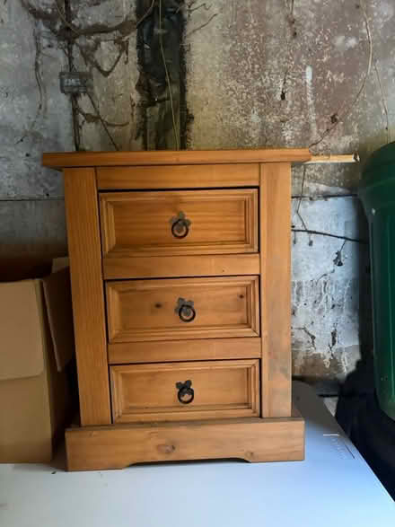 Photo of free Bedside table (Hp6 6bt) #1