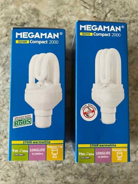 Photo of free 9 & 11 watt CFL lights (Welling DA16) #1