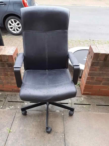 Photo of free Desk chair (TW3 Hounslow) #1