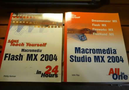Photo of free Macromedia Flash & Dreamweaver Studio manuals (Datchet SL3) #1