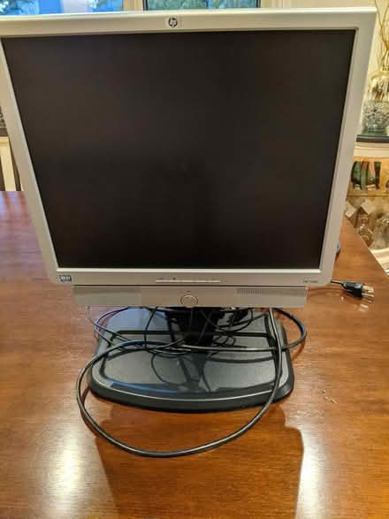 Photo of free older style HP 17 inch monitor (McKellar Park/Westboro) #1