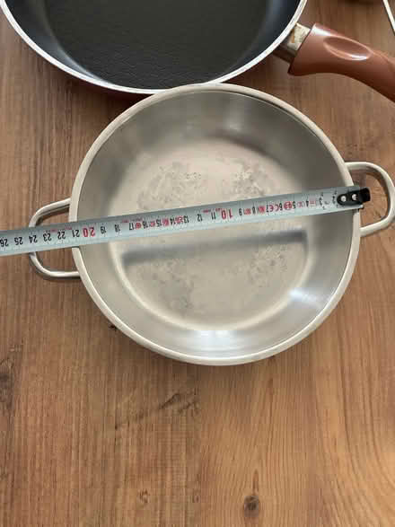 Photo of free Pan, frying pan, and sauce pot (Reigate) #4