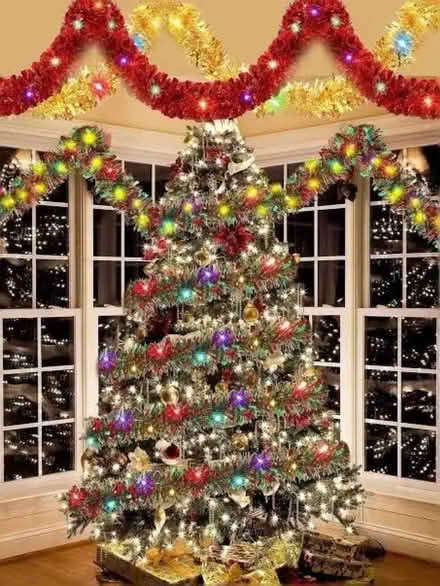 Photo of Xmas tree & decs (Longbridge road IG11) #1