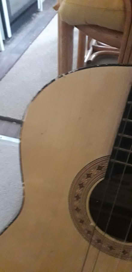 Photo of free Guitar (Constantine Falmouth) #2