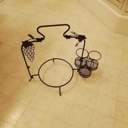 Photo of free Grapevine Plate and Glass Holder (Uplands / Riverside) #1