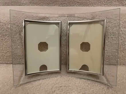 Photo of free Curved glass picture frame (West Plano) #1