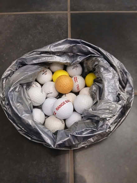 Photo of free Golf Balls (S17 (Dore)) #1