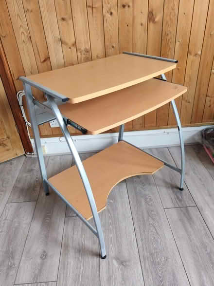Photo of free Computer Table/Desk (B146EE) #2