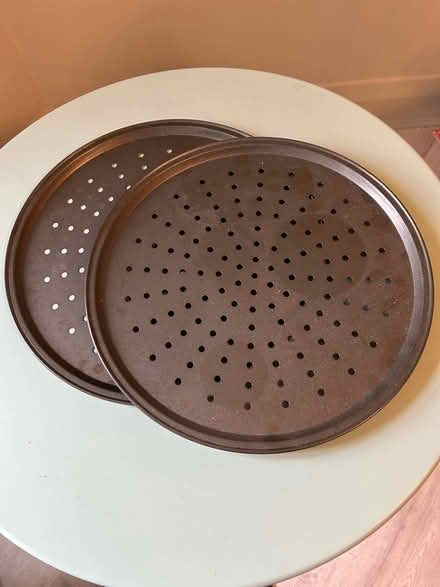 Photo of free 2 Pizza Oven Trays (Norbiton KT2) #1