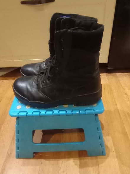 Photo of free Magnum Classic Size 9 Boots (Motspur Park KT3) #2