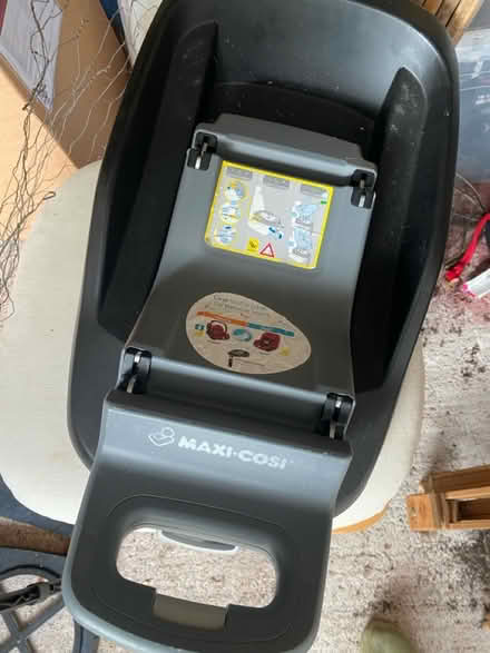 Photo of free MaxiCosi isofix pebble/pearl (BS16) #1