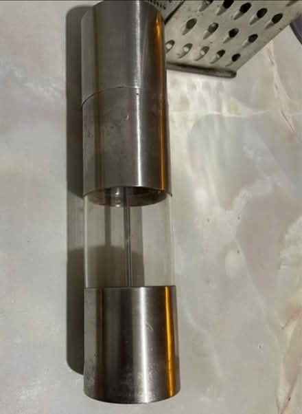 Photo of free Salt/pepper mill/grinder (Southall UB2) #2